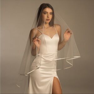 Light Ivory 2-Tiered Tulle Veil in Perfect Condition